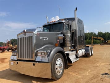 Main image Kenworth W900L