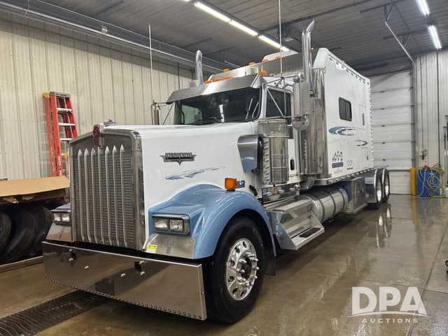 Image of Kenworth W900L equipment image 3