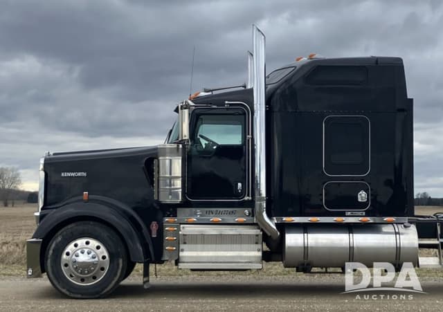 Image of Kenworth W900L equipment image 2