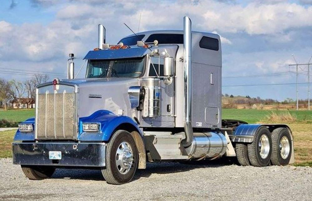 Main image Kenworth W900L