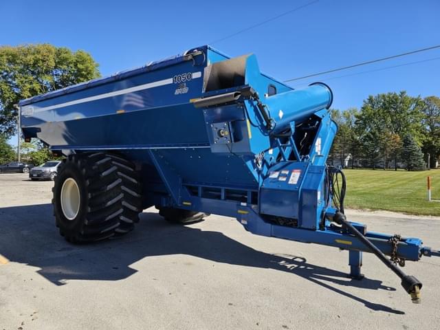 Image of Kinze 1050 equipment image 2