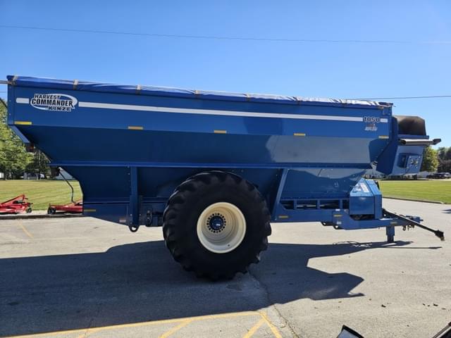 Image of Kinze 1050 equipment image 3