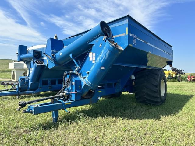 Image of Kinze 1050 equipment image 1