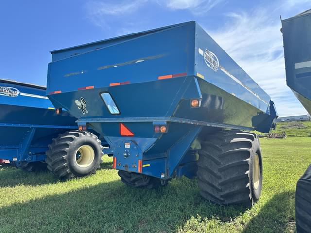 Image of Kinze 1050 equipment image 2