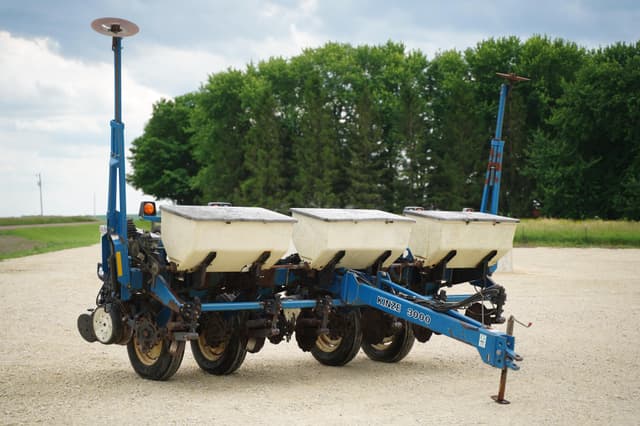 Image of Kinze 3000 equipment image 2
