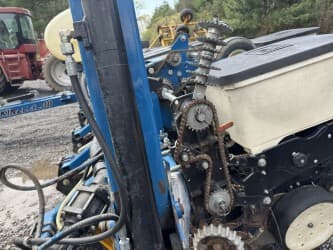 Image of Kinze 3200 equipment image 4