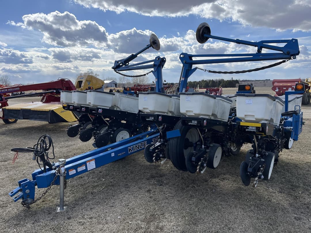 Image of Kinze 3200 Primary image