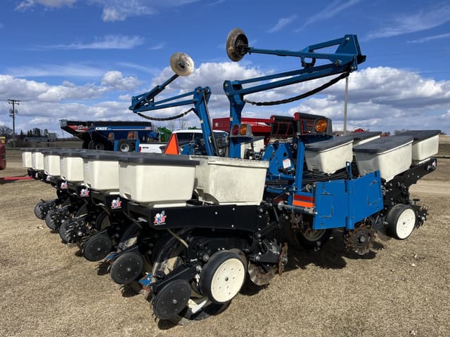 Image of Kinze 3200 equipment image 2