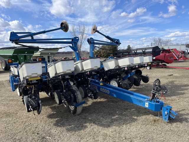 Image of Kinze 3200 equipment image 1