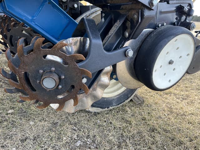 Image of Kinze 3200 equipment image 4