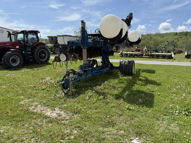 Image of Kinze 3400 equipment image 1