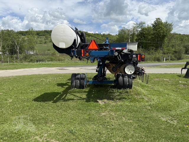 Image of Kinze 3400 equipment image 4