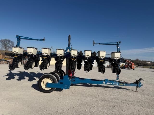 Image of Kinze 3500 equipment image 2