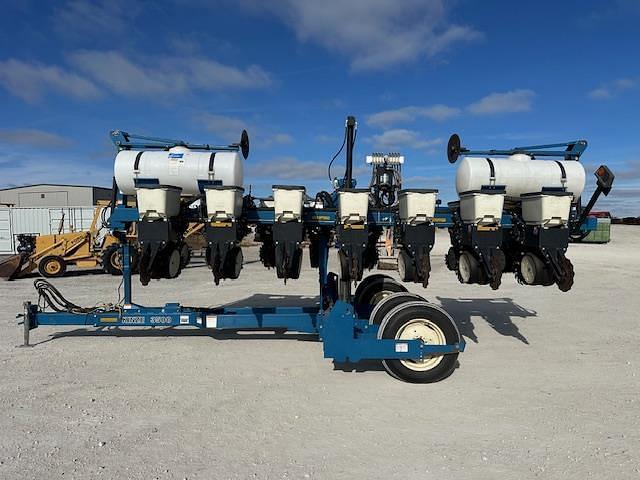 Image of Kinze 3500 equipment image 1