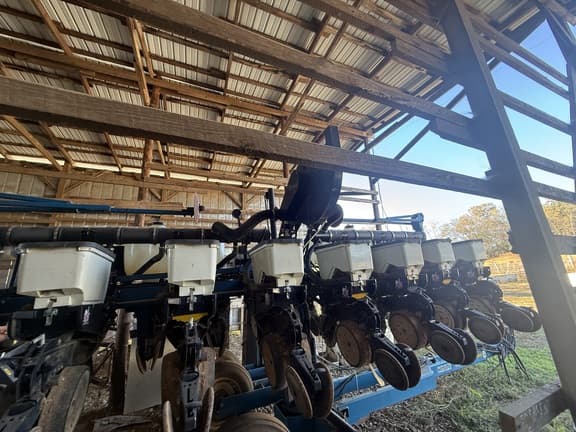 Image of Kinze 3500 equipment image 2