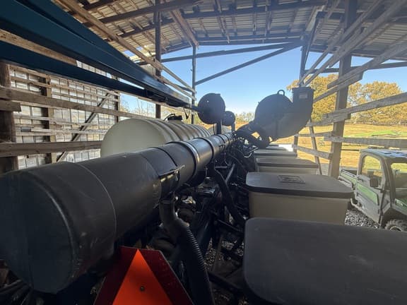 Image of Kinze 3500 equipment image 4