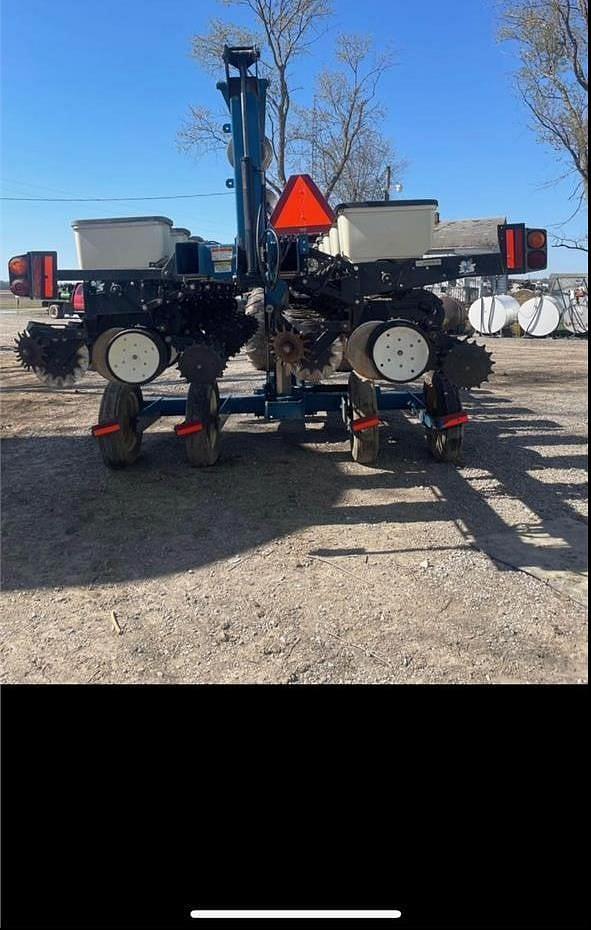 Image of Kinze 3500 equipment image 3