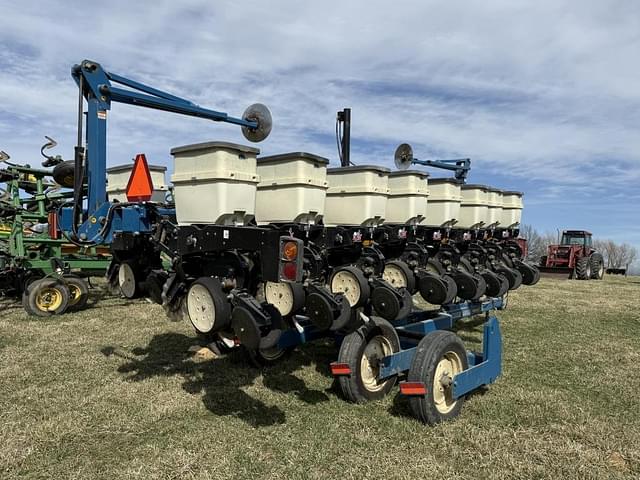 Image of Kinze 3500 equipment image 4