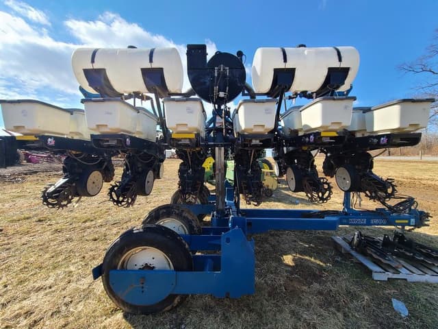 Image of Kinze 3500 equipment image 1