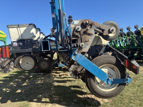 Image of Kinze 3600 equipment image 3