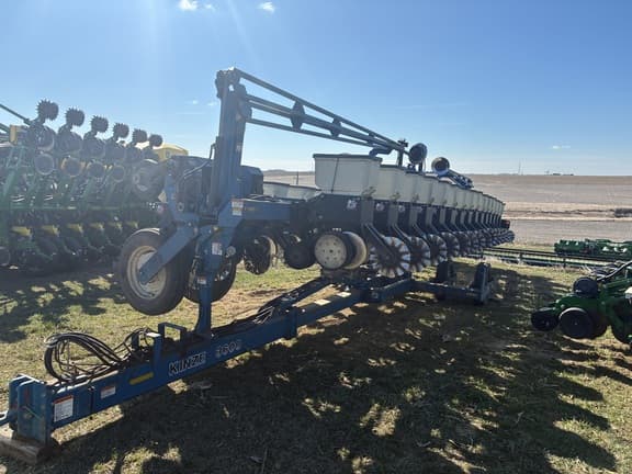 Image of Kinze 3600 equipment image 1