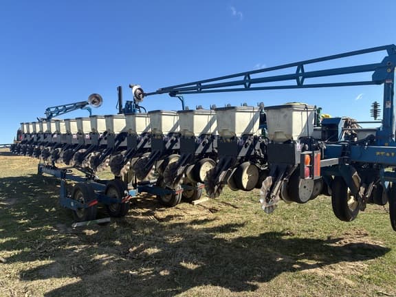 Image of Kinze 3600 equipment image 2