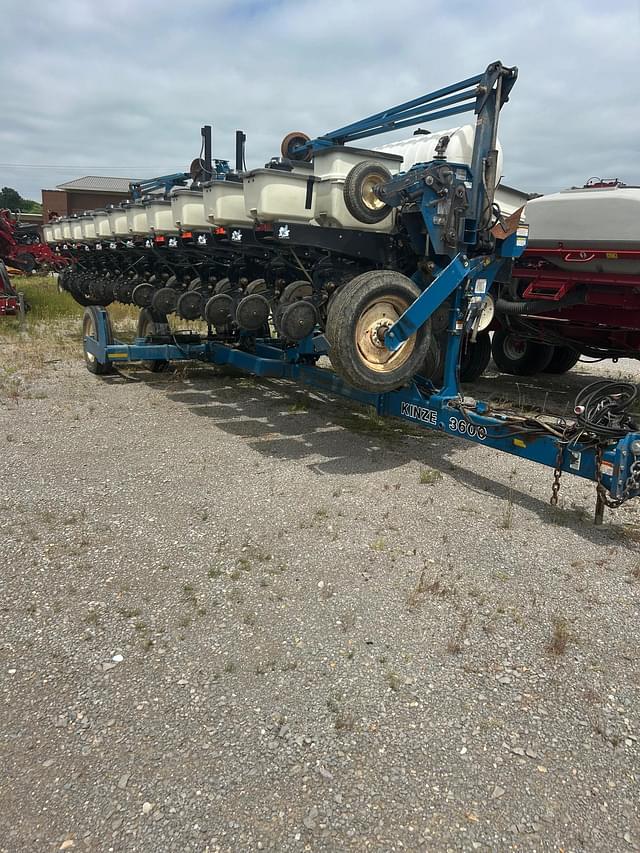 Image of Kinze 3600 equipment image 1