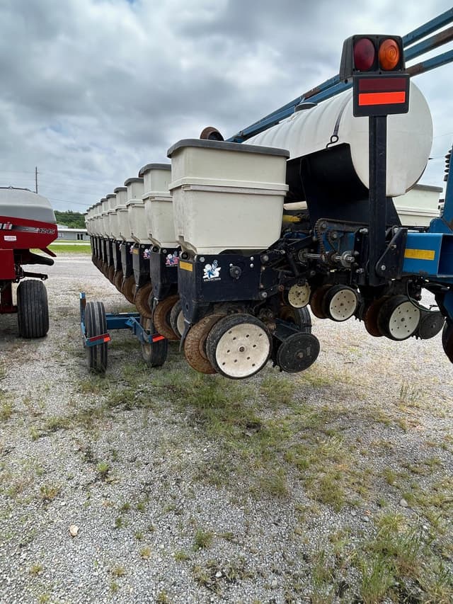 Image of Kinze 3600 equipment image 3