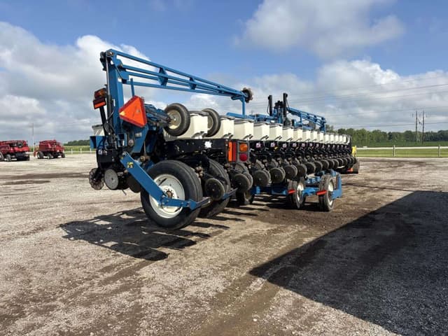 Image of Kinze 3600 equipment image 2
