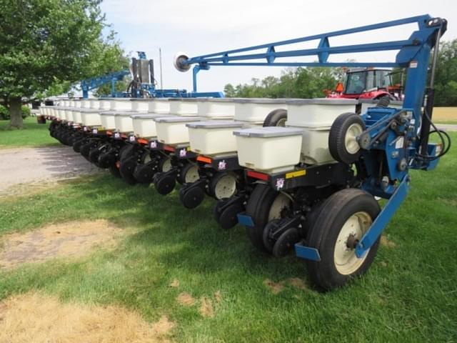 Image of Kinze 3600 equipment image 4