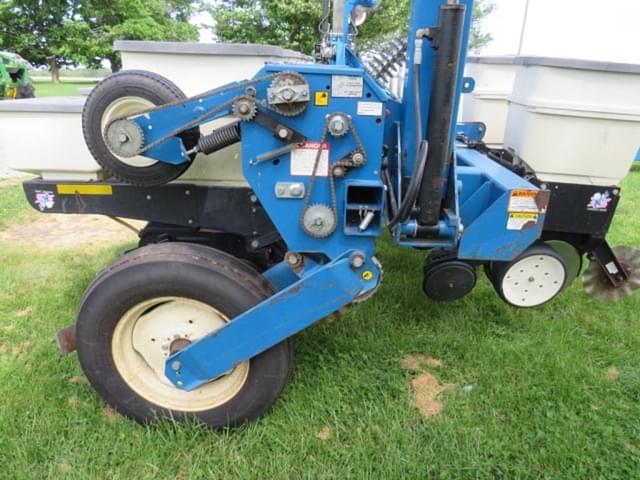 Image of Kinze 3600 equipment image 3
