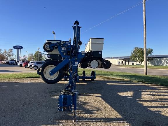 Image of Kinze 3600 equipment image 1