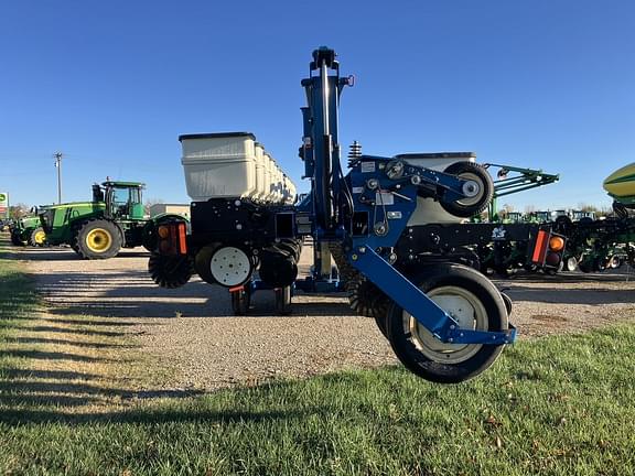 Image of Kinze 3600 equipment image 4