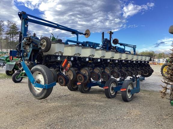 2007 Kinze 3600 Equipment Image0