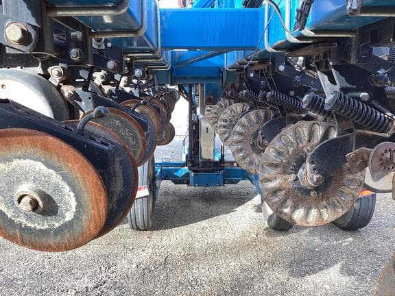 Image of Kinze 3600 equipment image 4