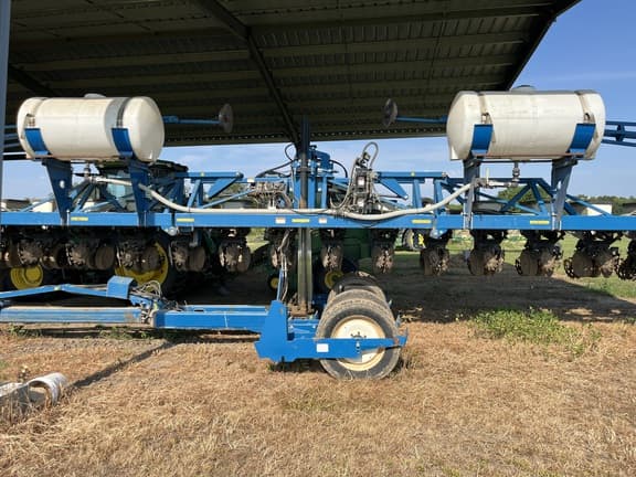 Image of Kinze 3600 equipment image 1