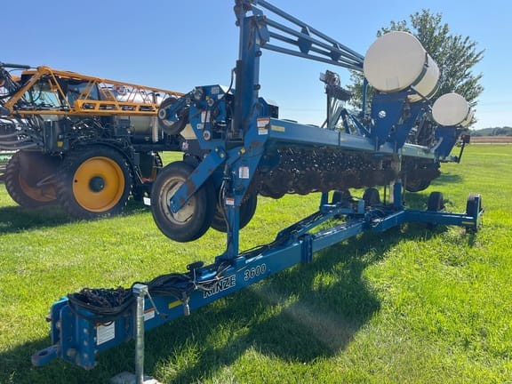 2007 Kinze 3600 Equipment Image0