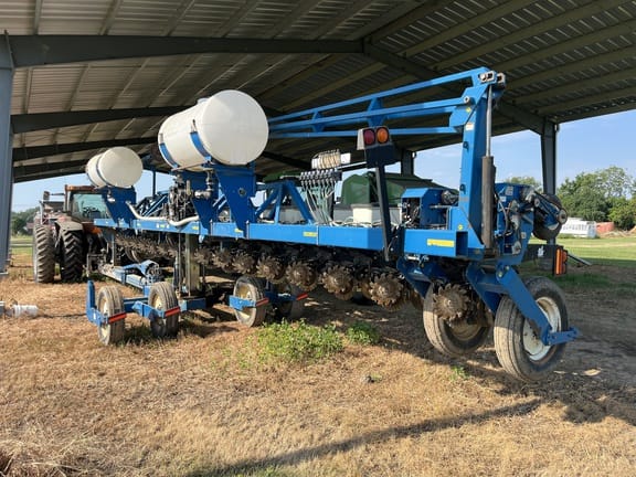 2007 Kinze 3600 Equipment Image0