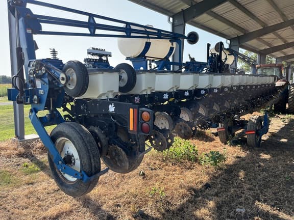 Image of Kinze 3600 equipment image 3