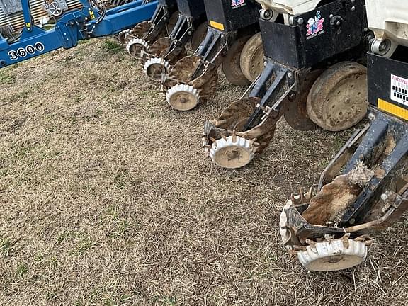 Image of Kinze 3600 equipment image 4