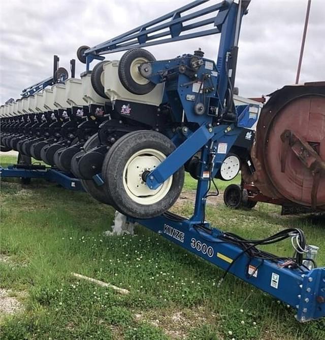 Image of Kinze 3600 equipment image 1