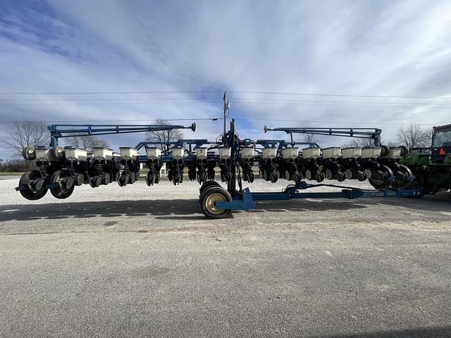 Image of Kinze 3600 equipment image 4