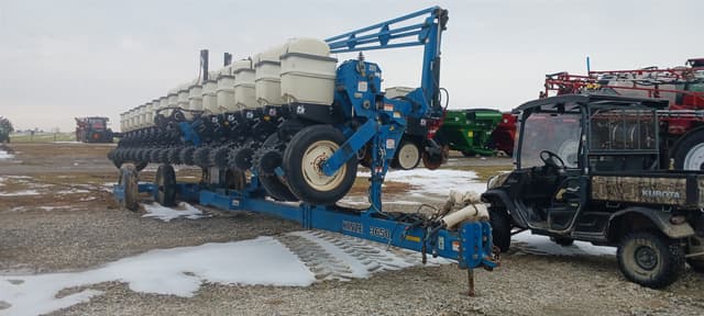 Image of Kinze 3650 equipment image 2