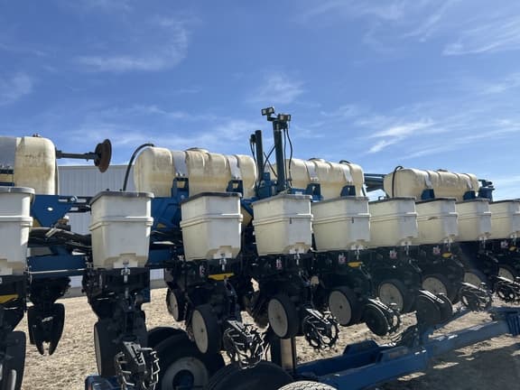 Image of Kinze 3650 equipment image 4