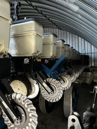 Image of Kinze 3650 equipment image 1