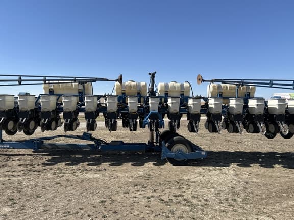Image of Kinze 3650 equipment image 1