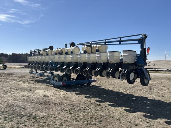 Image of Kinze 3650 equipment image 3