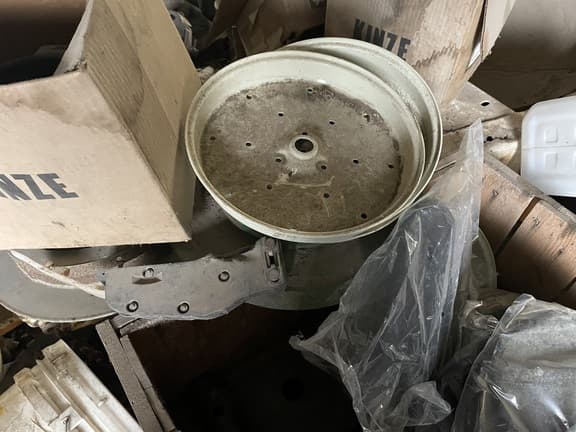 Image of Kinze 3650 equipment image 4