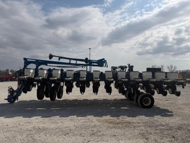 Image of Kinze 3700 equipment image 4