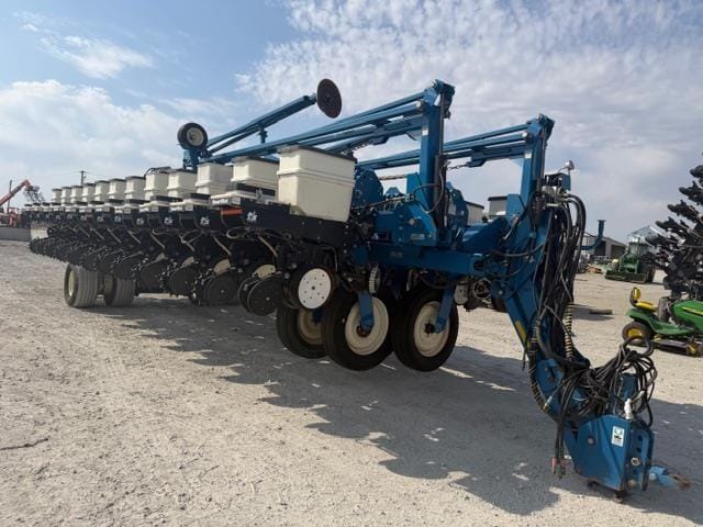 2007 Kinze 3700 Equipment Image0